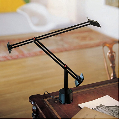 Офисная настольная лампа Tizio A009010